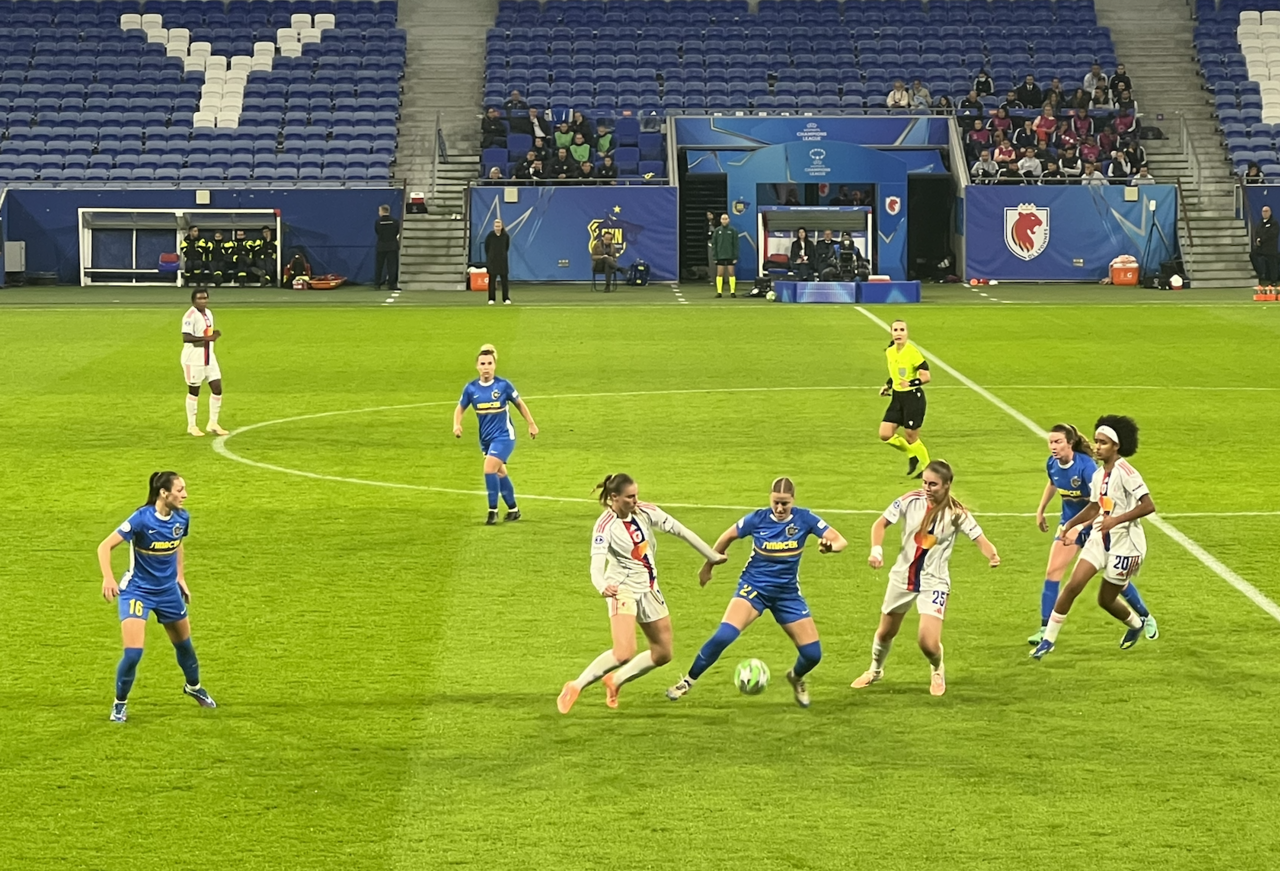 Vicki Becho, joueur de football