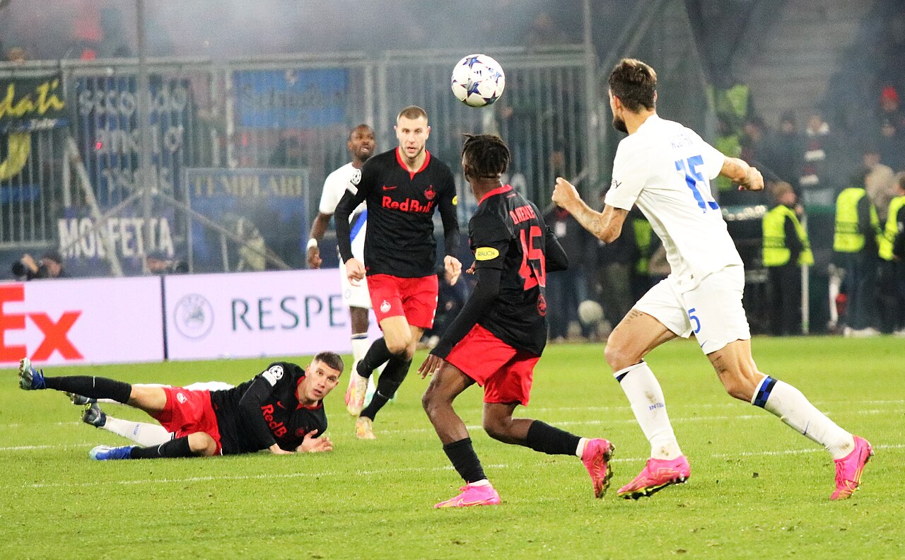Strahinja Pavlović, joueur de football