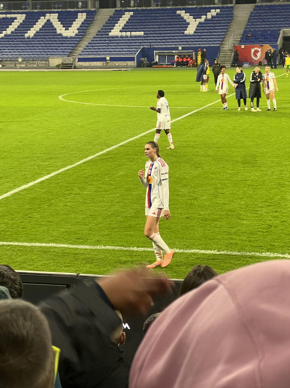 Vicki Becho, joueur de football