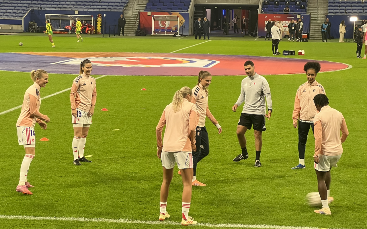 Vicki Becho, joueur de football