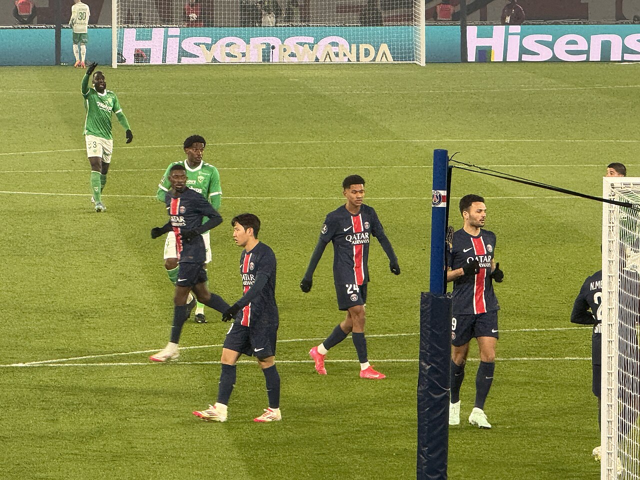 Senny Mayulu, joueur de football