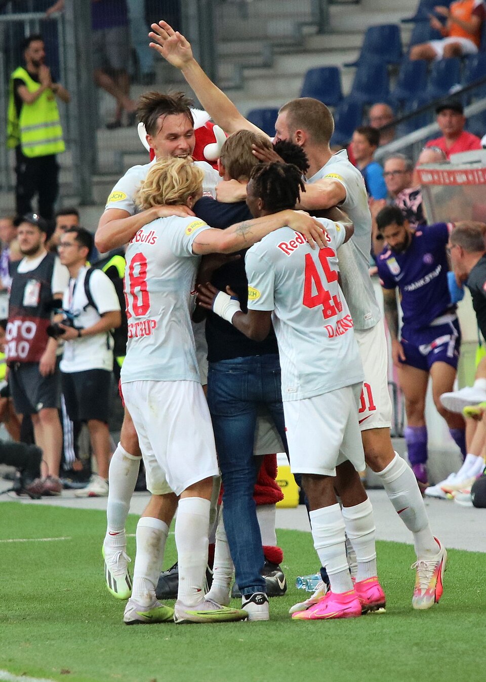 Strahinja Pavlović, joueur de football